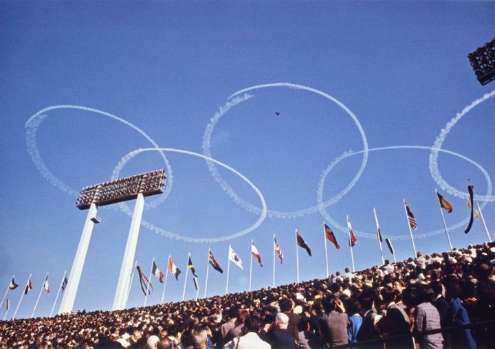 1964年の東京五輪開会式の様子