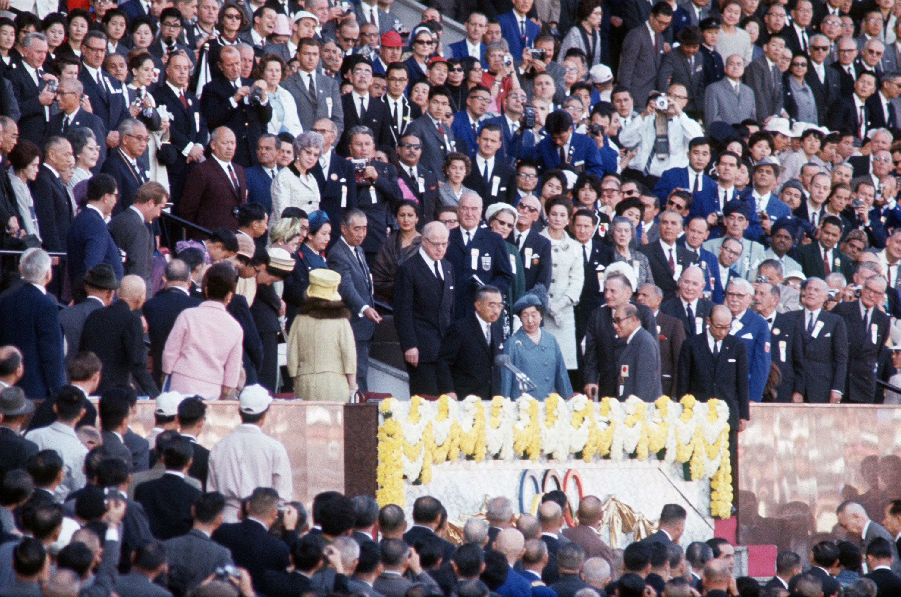 開会式、1964年の東京オリンピックはこうだった。写真で振り返る