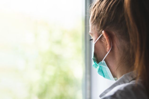 Pendant ce temps-là, le reste de la société s’écharpe sur la vaccination, profite de ses vacances, fait des projets, travaille, sort, vit tout simplement. Esteban, Morgane et Pauline, ont 22, 31 et 42 ans et sont tous les trois atteints du Covid long. Leur été est rythmé par leur état de santé, parfois par les rechutes, souvent par la sensation de courir derrière les autres sans parvenir à les rattraper. (Photo d'illustration)