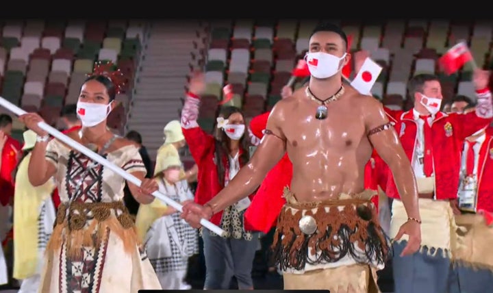 La salida de Tonga al estadio olímpico.