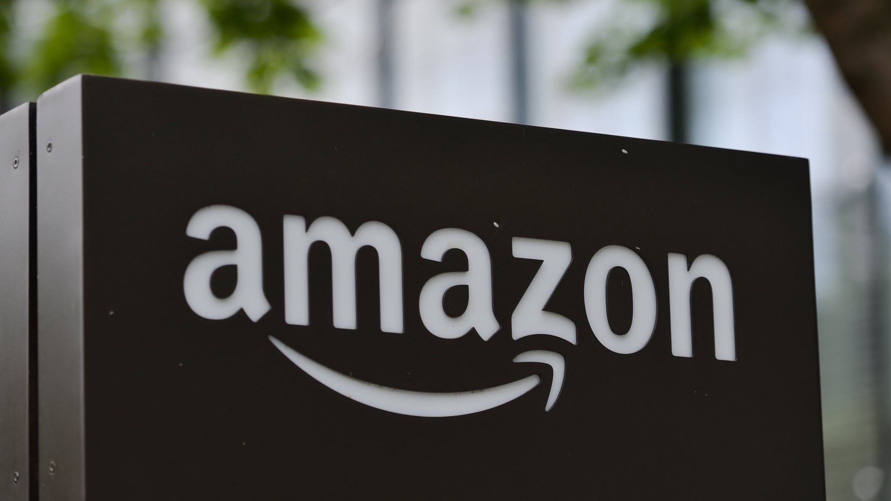 COVID-19 Cases Reportedly Up In Amazon Warehouses Amid Relaxed Mask Protocols