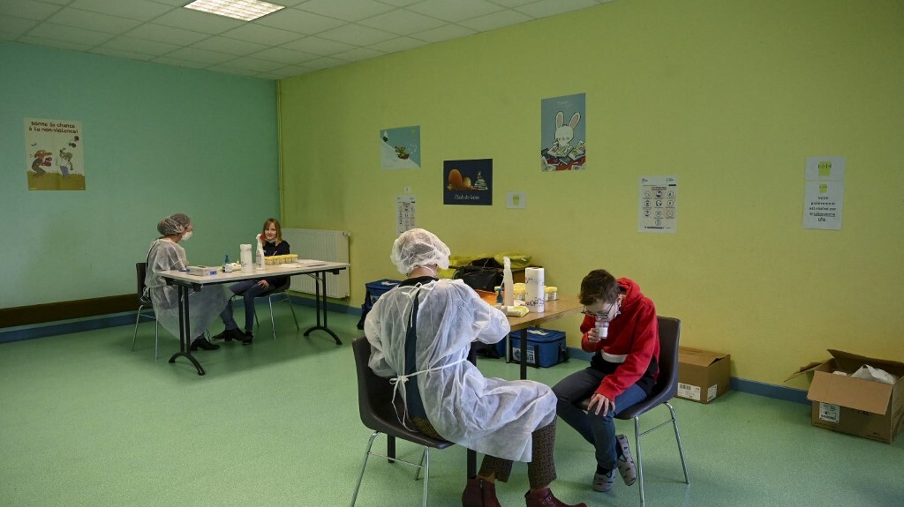 A Nice Pas De Pass Sanitaire Mais Des Tests Salivaires Pour Les Enfants Des Centres De Loisirs Le Huffpost