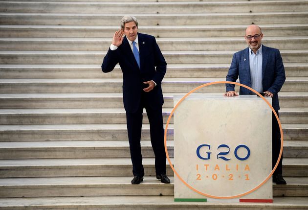 Les membres du G20 (ici l'envoyé spécial pour le climat des États-Unis John Kerry et le ministre italien de la Transition écologique Roberto Cingolani) n'ont pas réussi à se mettre d'accord sur une déclaration au sujet du réchauffement climatique.