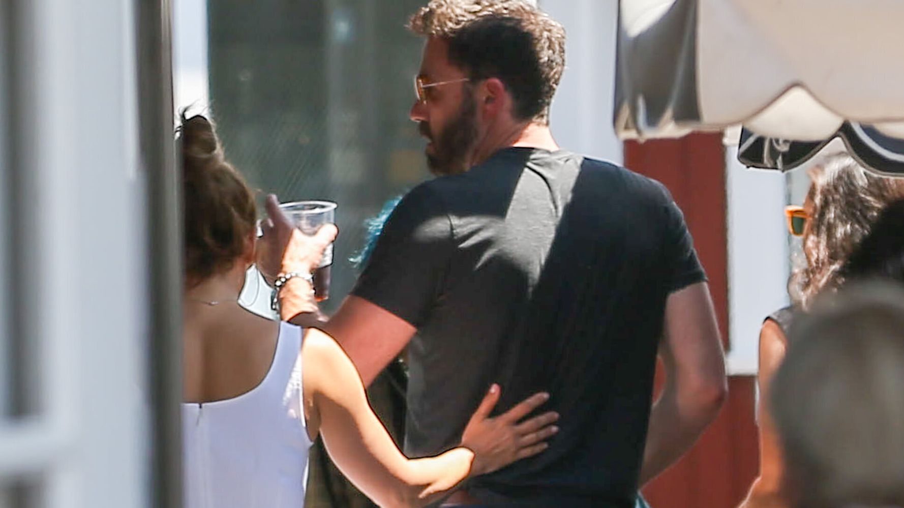 Jennifer Lopez Posts Makeout Pic With Ben Affleck, Finally Confirming Their Relationship