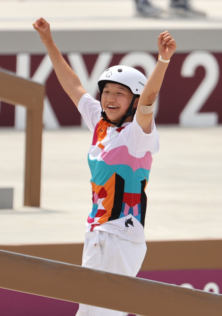 スケートボード女子ストリート決勝、ガッツポーズする西矢椛選手=7月26日