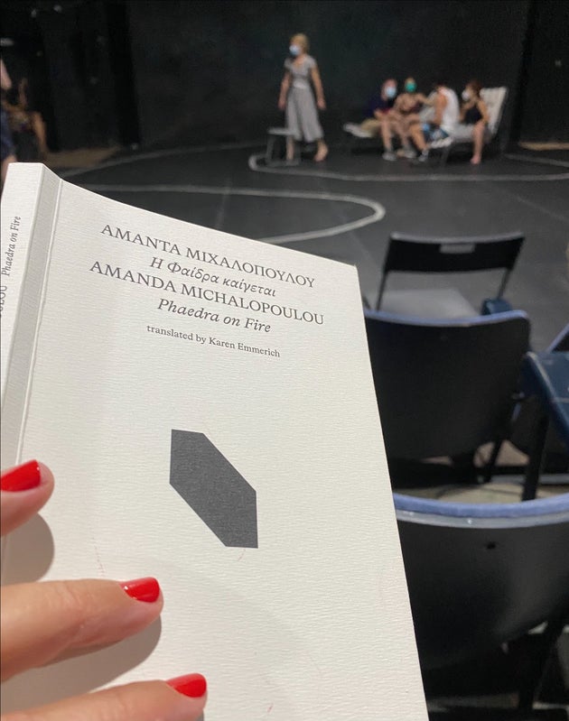 Το θεατρικό κείμενο κυκλοφορεί σε δίγλωσση έκδοση από τις <a href=