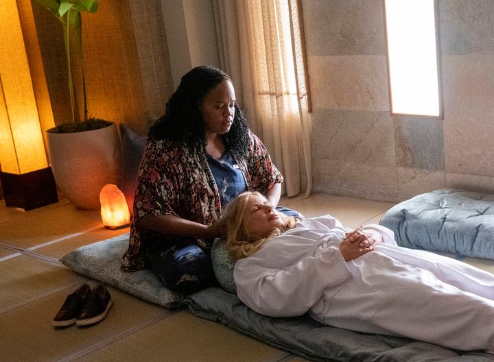 Spa manager Belinda (Natasha Rothwell) gives Tanya (Jennifer Coolidge) a massage on the HBO limited series.