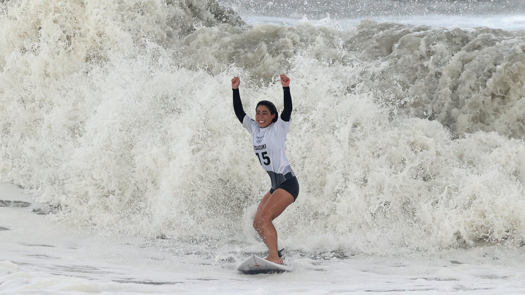 荒海の中でガッツポーズ 都筑有夢路選手 銅メダルを喜ぶ姿が大迫力 画像集 ハフポスト News 荒海の中でガッツポーズ 都筑有夢路選手 銅メダルを喜ぶ姿が大迫力 画像集 ハフポスト News