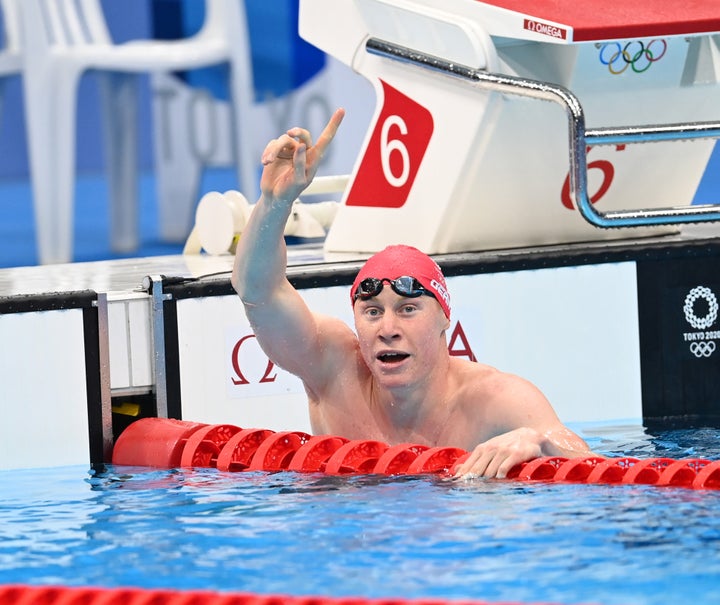 Tom celebrates winning gold at Tokyo Aquatics Centre