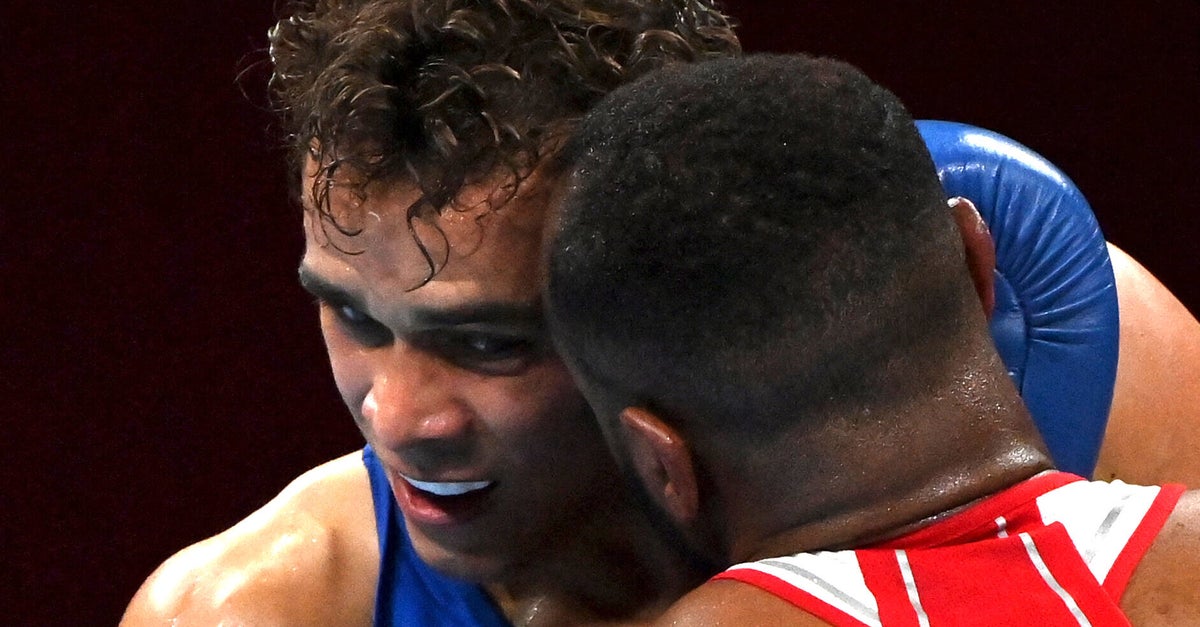 Boxer Ear Injury Boxer Channels Mike Tyson With Attempted Ear Bite: 'Olympic-Sized Chomp ...