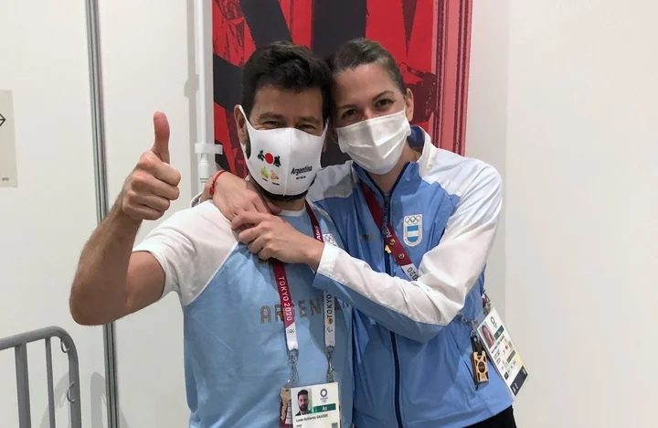 試合後の選手にコーチがプロポーズ その様子がテレビで放送されていた 動画 ハフポスト World 試合後の選手にコーチがプロポーズ その様子がテレビで放送されていた 動画 ハフポスト World