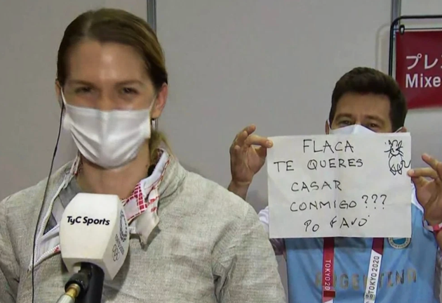 Argentine fencer María Belén Pérez Maurice received a surprise wedding proposal from her coach and life partner in the middle of an interview.