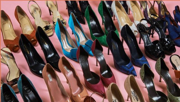 Exemples de paires ayant appartenues à Catherine Deneuve qui seront mises aux enchères.