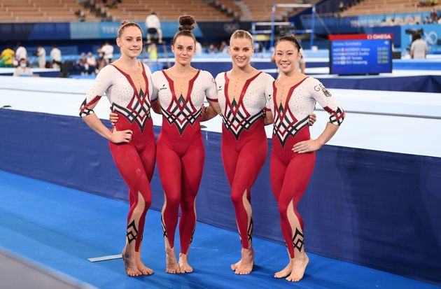 Sarah Voss (l-r), Pauline Schäfer, Elisabeth Seitz and Kim Bui from Germany stand together after the competition. 