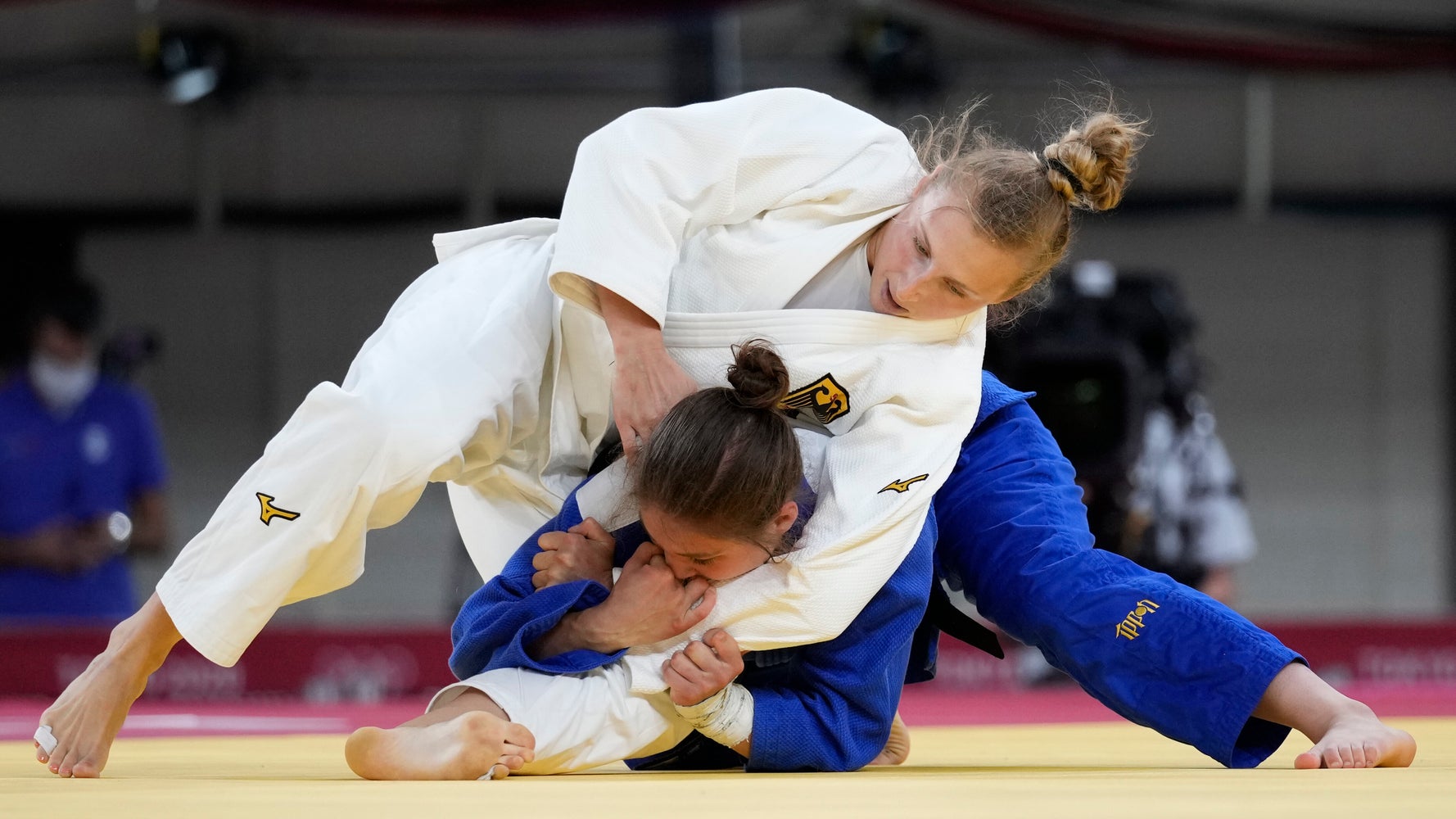 平手打ちは 柔道の精神に反する 選手を叩いたコーチに 国際柔道連盟が厳重注意 東京オリンピック ハフポスト World 平手打ちは 柔道の精神に反する 選手を叩いたコーチに 国際柔道連盟が厳重注意 東京オリンピック ハフポスト World