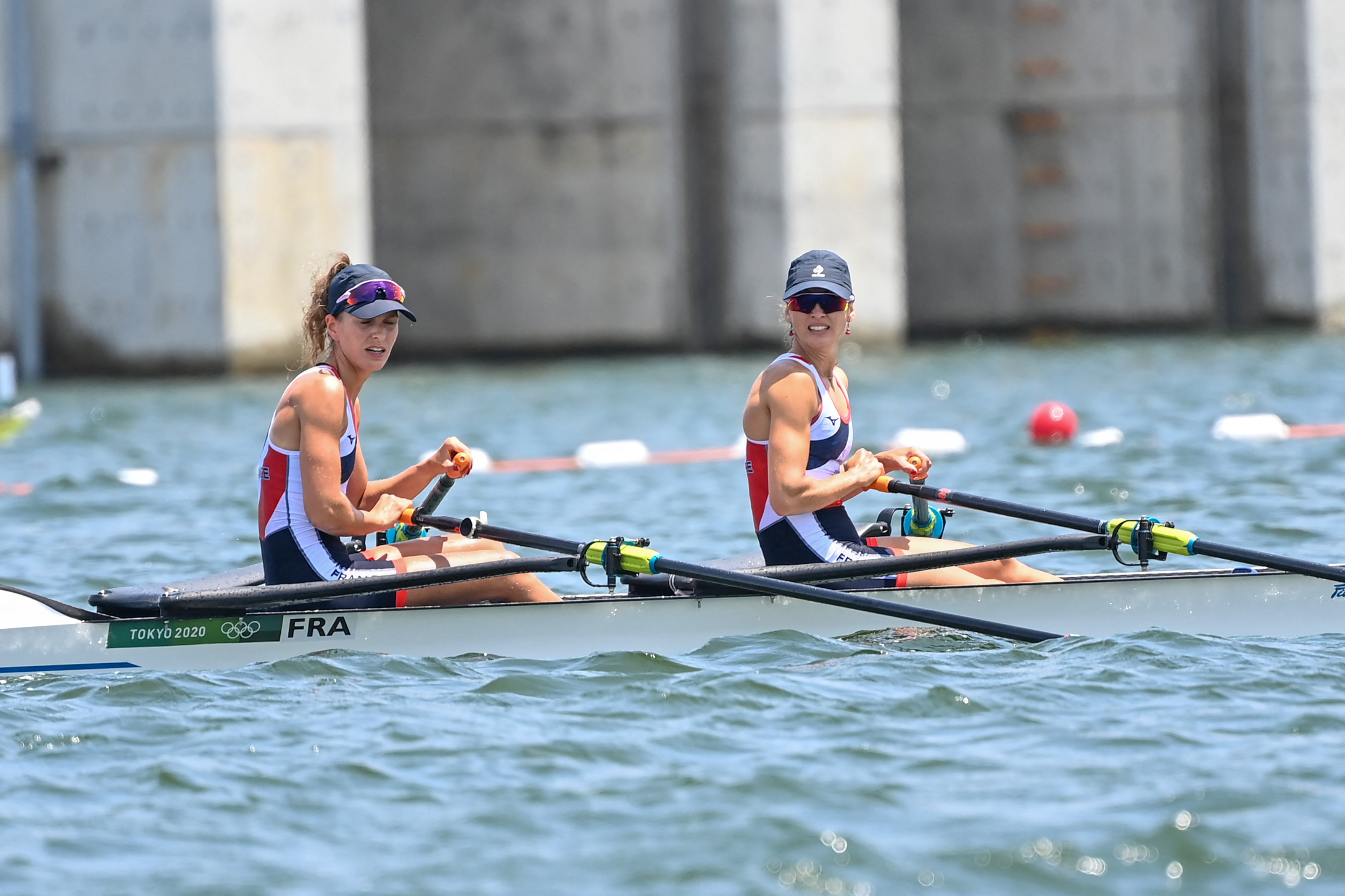 JO: en aviron, Claire Bové et Laura Tarantola décrochent une médaille d'argent