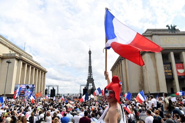 Pour sa troisième journée de manif', le mouvement anti-pass est à la croisée des chemins