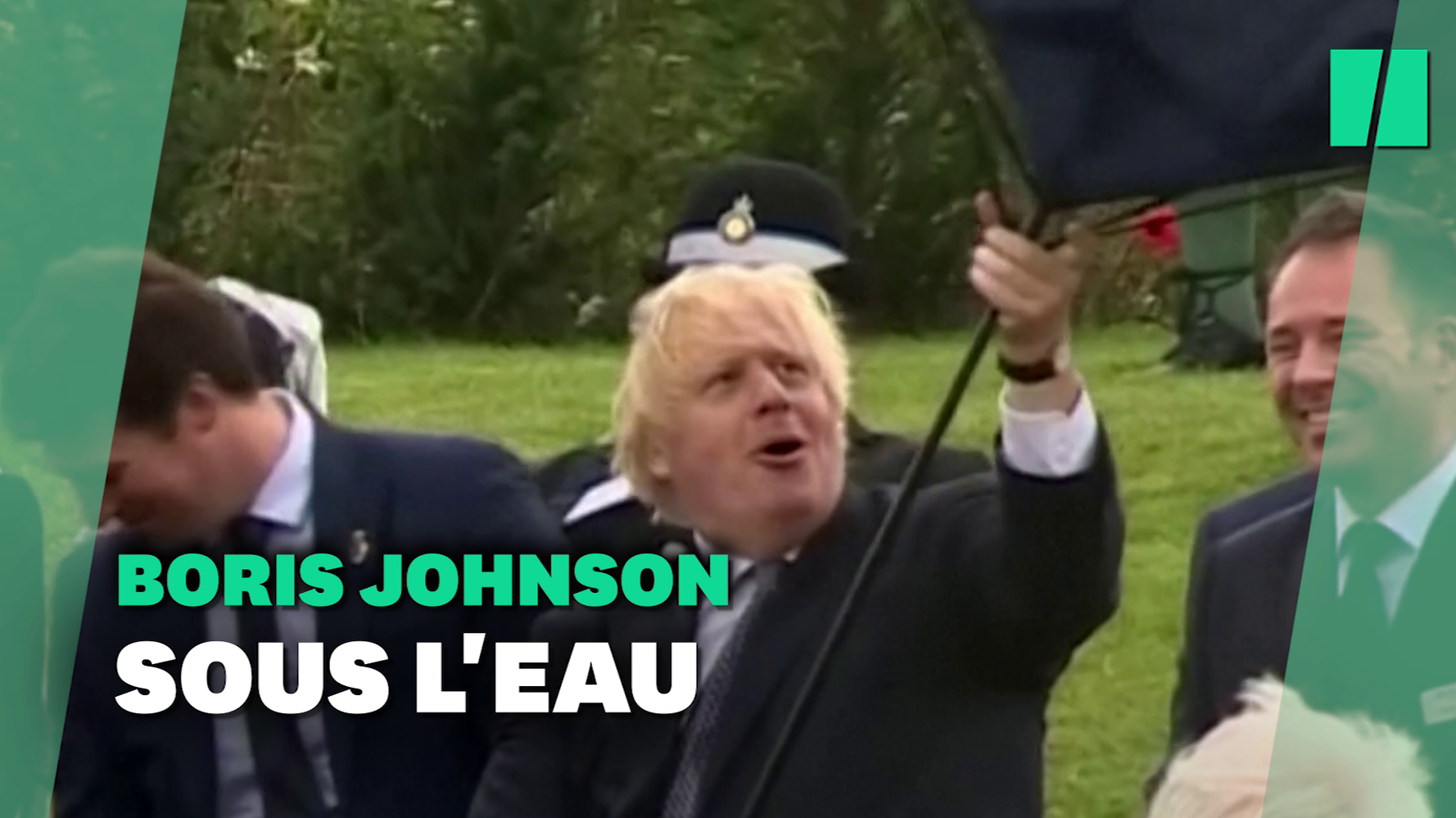 Boris Johnson ne sait toujours pas tenir un parapluie et c'est drôle