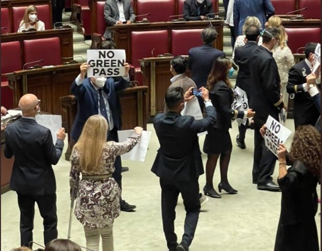 Parità salariale è legge: da sgravi contributivi a certificazione parità, cosa cambia Parità salariale è legge: da sgravi contributivi a certificazione parità, cosa cambia