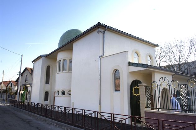 La mosquée de Bondy, en Seine-Saint-Denis, 1ère du genre à être officiellement ouverte dans le département, a subi des dégradations le 28 juillet. Une enquête a été ouverte (photo d'archive prise en 2005 à l'occasion de l'ouverture de la mosquée).