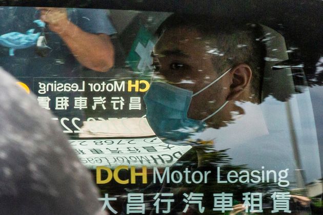 香港 国家安全維持法 初の量刑判断は懲役9年 香港を取り戻せ スローガン掲げバイクで突っ込む ハフポスト