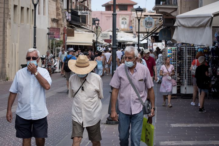 ο ΕΟΔΥ ανακοίνωσε πως τα νέα εργαστηριακά επιβεβαιωμένα κρούσματα της νόσου που καταγράφηκαν τις τελευταίες 24 ώρες είναι 2.845 