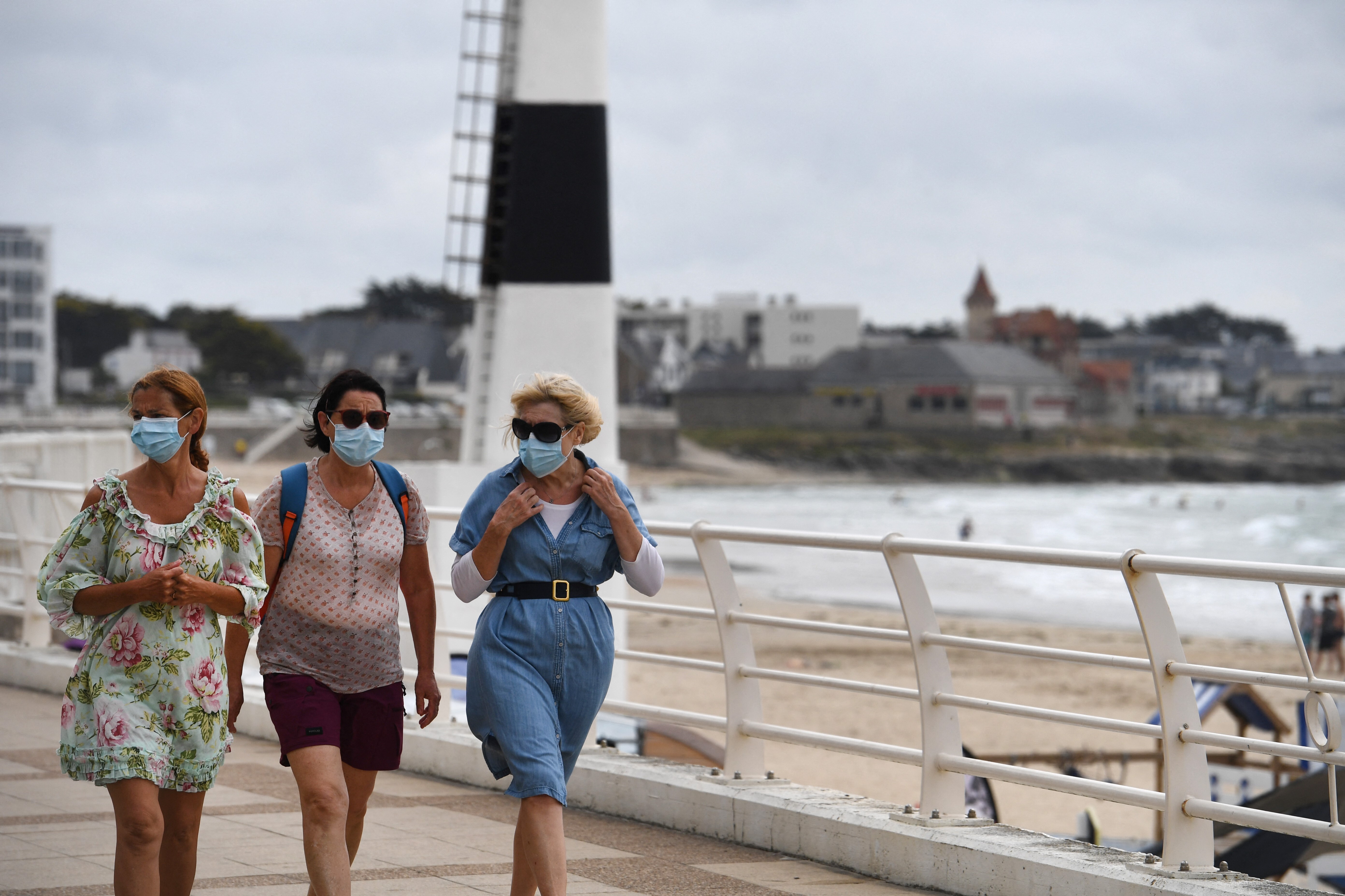 Le port du masque redevient obligatoire à l'extérieur dans le Morbihan et les Côtes-d'Armor