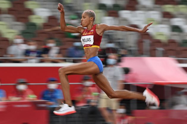 La Vénézuélienne Yulimar Rojas a été sacrée championne olympique du triple saut avec à la clé un nouveau record du monde le 1er août 2021 à Tokyo.