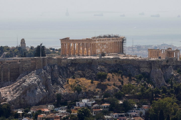  Στον Ιερό Βράχο της Ακρόπολης η θερμοκρασία εδάφους ξεπερνούσε τοπικά τους 55 βαθμούς Κελσίου - REUTERS/Costas Baltas