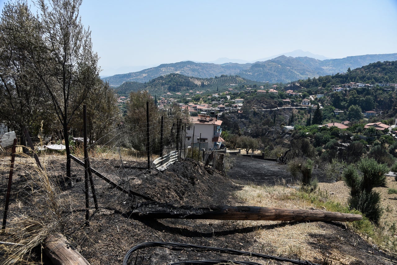 Eικόνες από τις καταστροφές της πυρκαγιάς