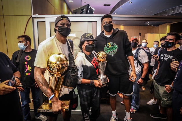 ΑΦΙΞΗ ΤΩΝ ΔΥΟ ΑΔΕΡΦΩΝ ΚΑΙ ΠΡΩΤΑΘΛΗΤΩΝ ΝΒΑ, ΑΝΤΕΤΟΚΟΥΝΜΠΟ ΣΤΗΝ ΑΘΗΝΑ (ΘΑΝΑΣΗΣ ΔΗΜΟΠΟΥΛΟΣ / EUROKINISSI)