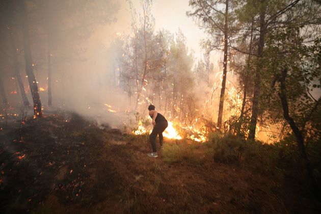 Τουρκία: Φονικές πυρκαγιές κατακαίνε θέρετρα, τουρίστες και ντόπιοι τρέπονται σε