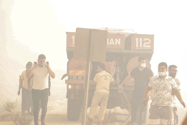 Τουρκία: Φονικές πυρκαγιές κατακαίνε θέρετρα, τουρίστες και ντόπιοι τρέπονται σε