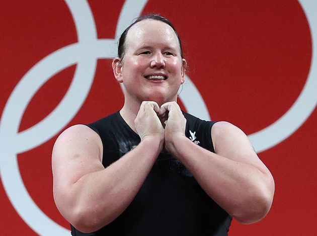 El deporte es para todos&quot;: la despedida de Laurel Hubbard, primera atleta  olímpica trans, eliminada con tres nulos | El HuffPost