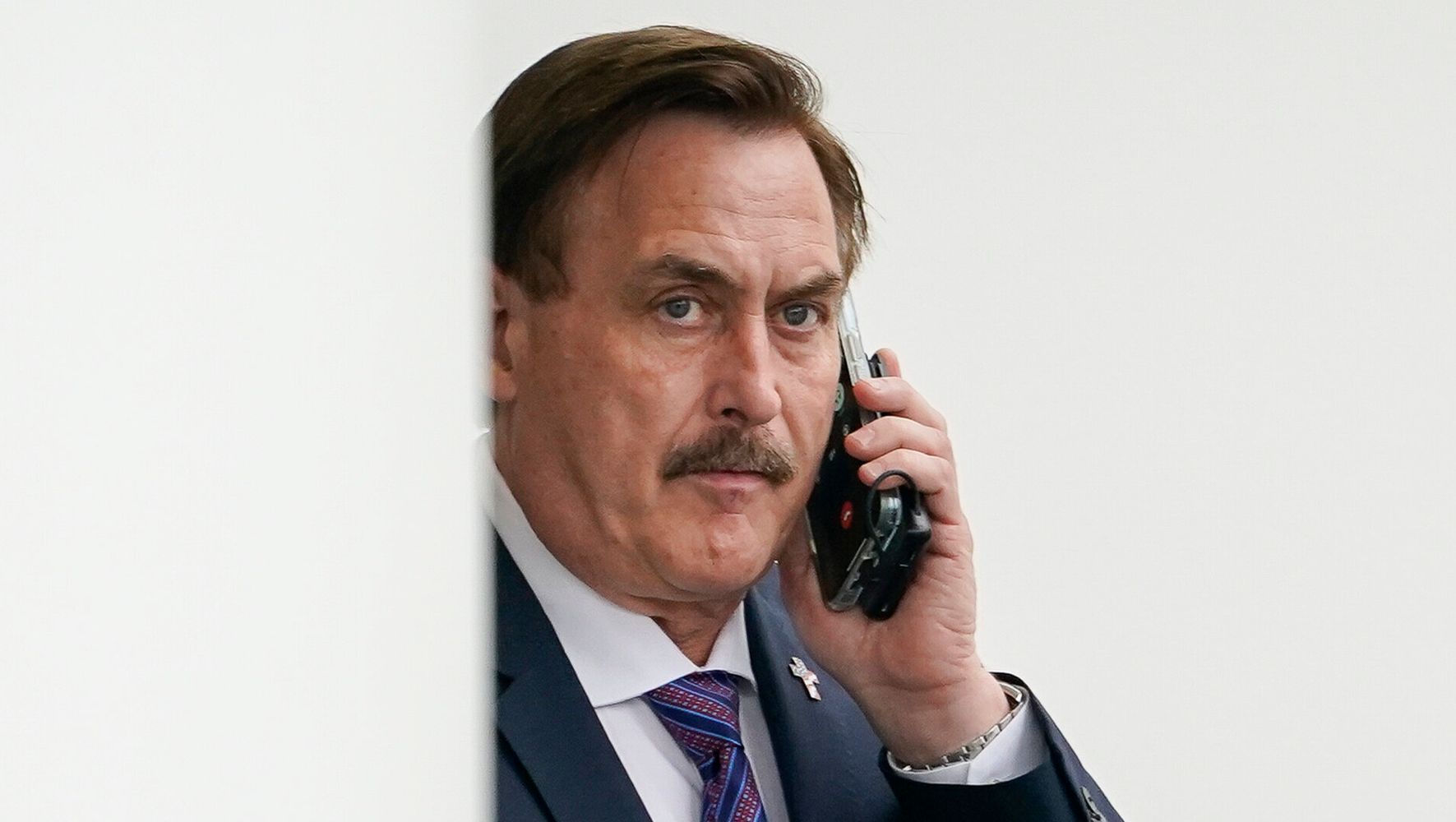 Mike Lindell ‘Fan’ Hijacks His TV Interview With Backhanded Compliments