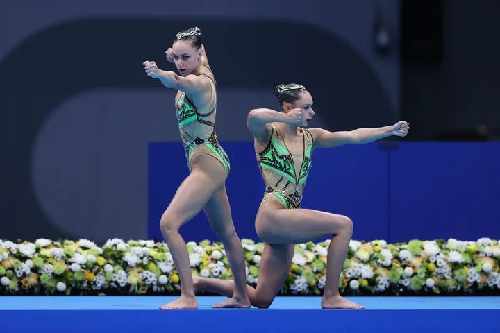 Jo Le Duo Francais En Natation Synchronisee A Nage Sur Le Theme Des Violences Conjugales Le Huffpost