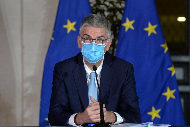 Brusaferro (Iss): “Sì alla terza dose di vaccino per i più fragili. La crescita dei casi? Ora è più contenuta" Brusaferro (Iss): “Sì alla terza dose di vaccino per i più fragili. La crescita dei casi? Ora è più contenuta"