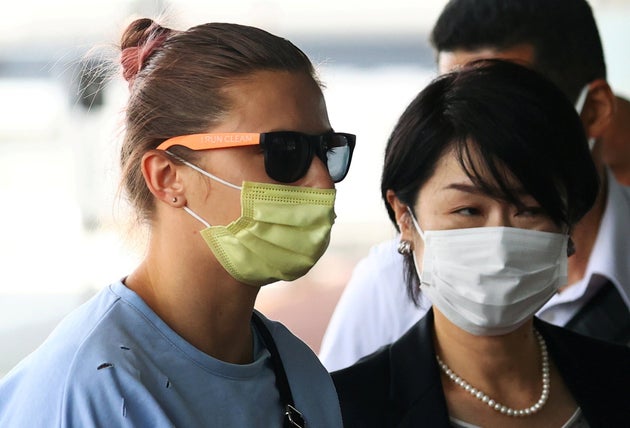 H Krystsina Tsimanouskaya φτάνει στο αεροδρόμιο Nαρίτα προκειμένου να αναχωρήσει για τη Βιέννη. 4 Αυγούστου, 2021. REUTERS/Issei Kato REFILE - CORRECTING TRAVEL DESTINATION