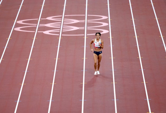 Johnson-Thompson completes the 200m segment of the women's heptathlon alone