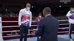 ¡Adiós, espíritu olímpico!: polémica por lo que hizo este boxeador con su medalla de
