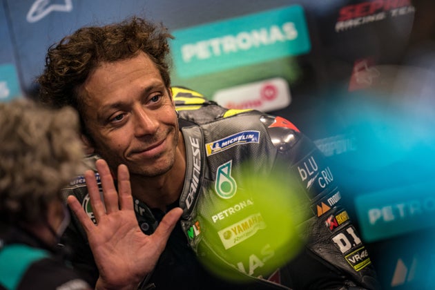 E ora Valentino Rossi correrà su quattro ruote. Il futuro del campione E ora Valentino Rossi correrà su quattro ruote. Il futuro del campione