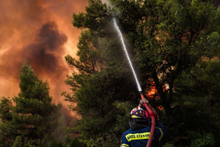 Αναζωπύρωση της πυρκαγιάς στην βαρυμπόμπη, Πέμπτη 5 Αυγούστου 2021. (EUROKINISSI/ΤΑΤΙΑΝΑ ΜΠΟΛΑΡΗ)