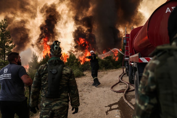 Αναζωπύρωση της πυρκαγιάς στην βαρυμπόμπη, Πέμπτη 5 Αυγούστου 2021. (EUROKINISSI/ΤΑΤΙΑΝΑ ΜΠΟΛΑΡΗ)