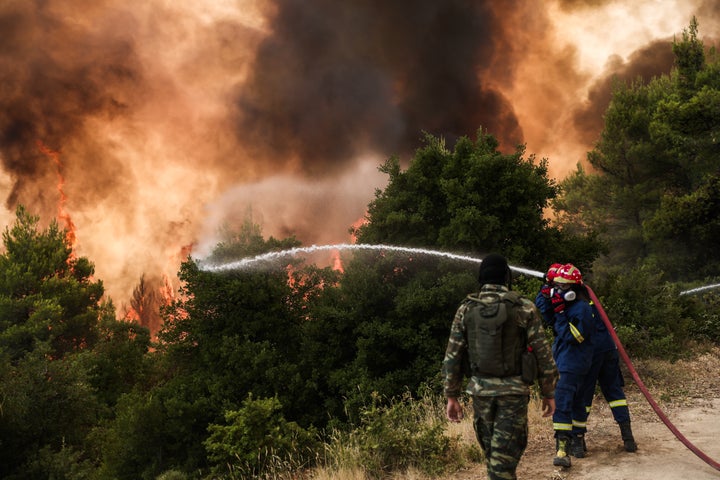 Από την αναζωπύρωση της φωτιάς στην Βαρυμπάμπη