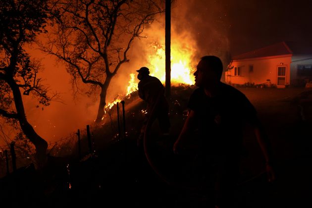 Μάχη με τις φλόγες για τρίτη ημέρα στην Ηλεία, νέο μέτωπο στον