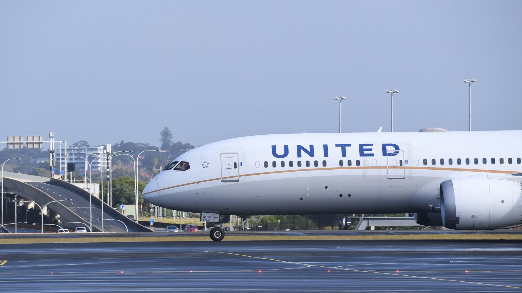 United Becomes First Major Airline To Require Employee Vaccination