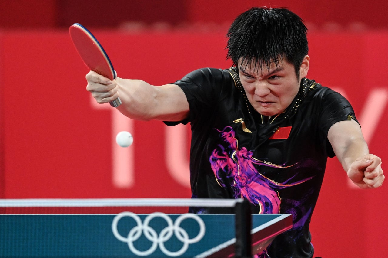 Fan Zhendong. Фан Жендонг настольный теннис. Ракетка фан Жендонг. Ma long backhand.