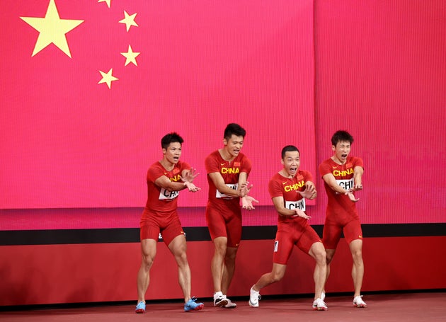 中国 かめはめ波 ドイツは ジョジョ立ち 男子400メートルリレー 最高すぎる入場を披露 東京オリンピック ハフポスト 中国 かめはめ波 ドイツは ジョジョ立ち 男子400メートルリレー 最高すぎる入場を披露 東京オリンピック ハフポスト