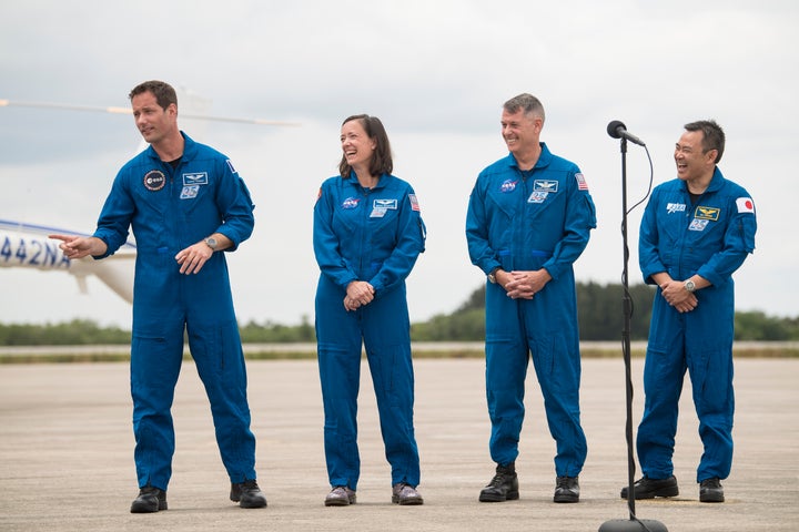 左からESAのトマ・ペスケさん、NASAのメーガン・マッカーサーさんとシェーン・キンブローさん、JAXAの星出彰彦さん。SpaceXのCrew-2ミッションに先立ち会見に参加（2021年4月16日撮影）