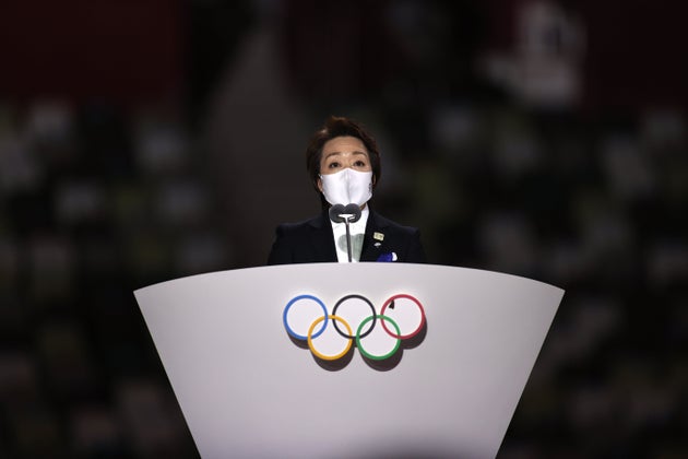 五輪マークに虫らしき物体とまる 橋本会長の閉会宣言を一番側で聞いていた 画像 ハフポスト 五輪マークに虫らしき物体とまる 橋本会長の閉会宣言を一番側で聞いていた 画像 ハフポスト